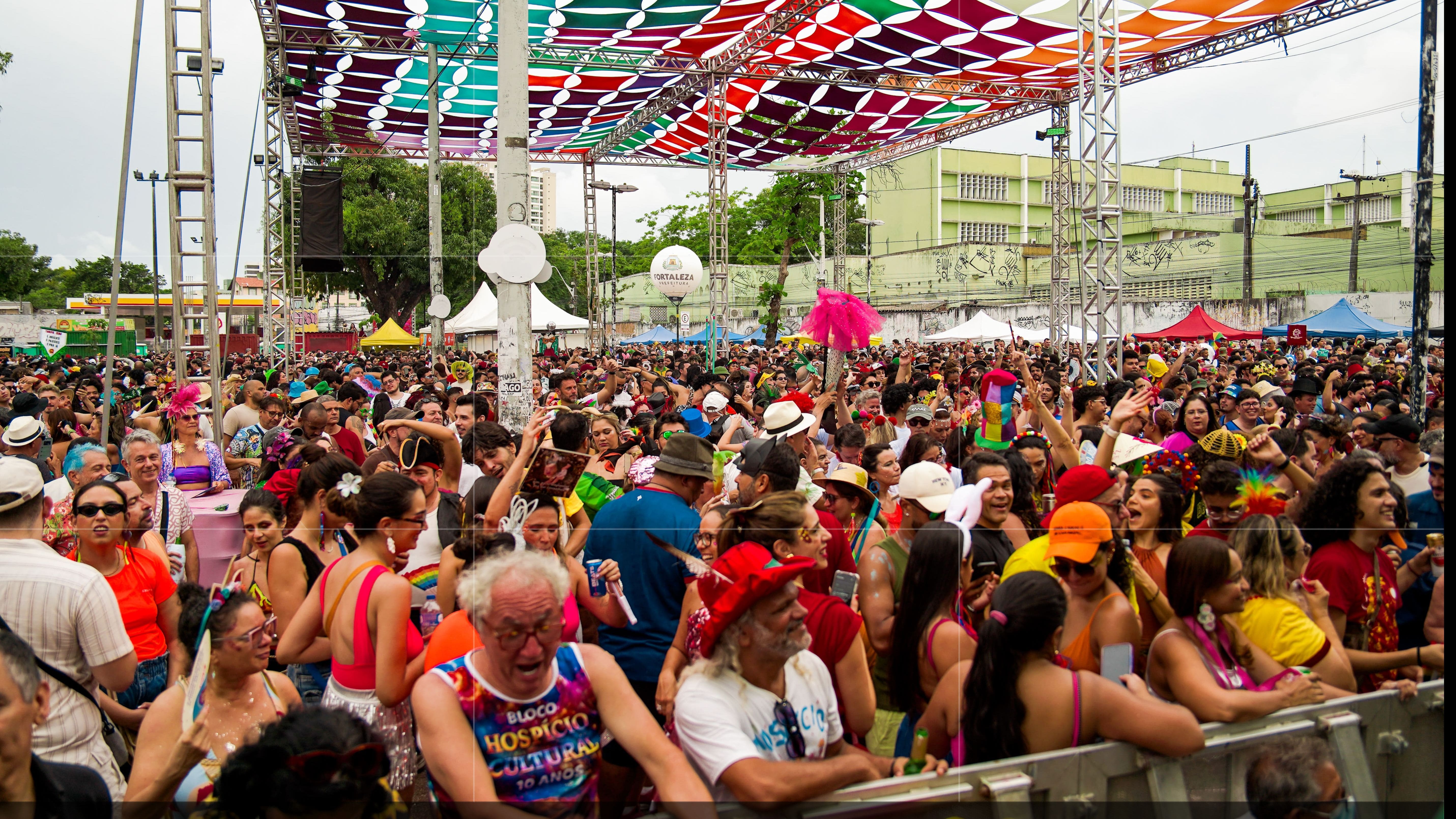 Durante o ciclo carnavalesco, Fortaleza deve receber 227 mil turistas, com estimativa de R$ 1,15 bilhão injetados na economia (Fotos: Tainá Cavalcante)